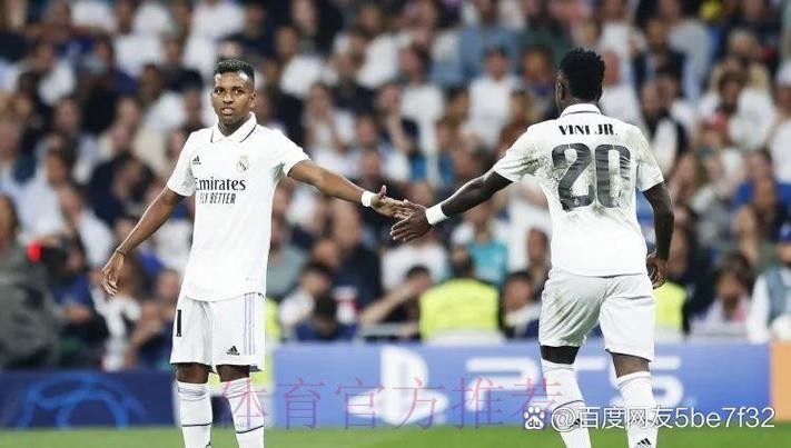 马卡：皇马没放弃签下戴维斯 曼联和巴萨都被拒